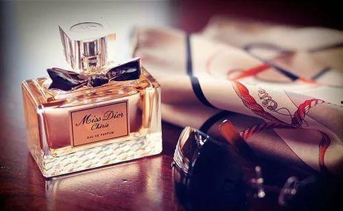 香水2在线观看,探寻香氛世界的奇幻之旅  第3张 香水2在线观看,探寻香氛世界的奇幻之旅  第3张